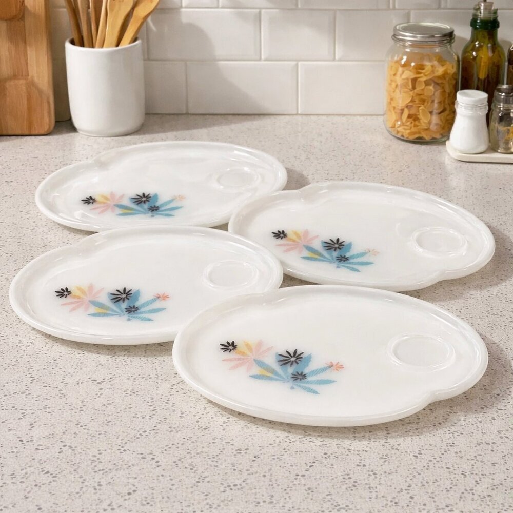 Vintage 70s Lot of 4 Federal Milk Glass Atomic Leaf Mid Century Luncheon Plates